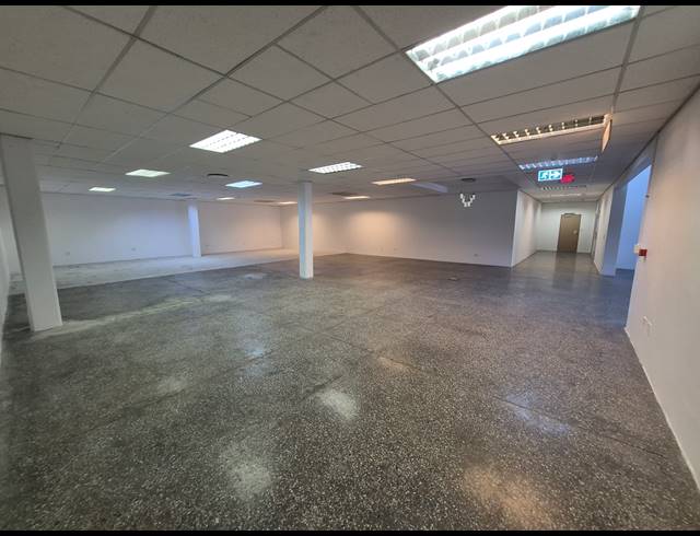 7,296M² OFFICE FOR SALE IN LONGMEADOW